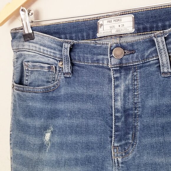Free People Great Heights Frayed Hem Slim Fit Jeans Distressed Size 28 Boho Chic - Picture 9 of 16